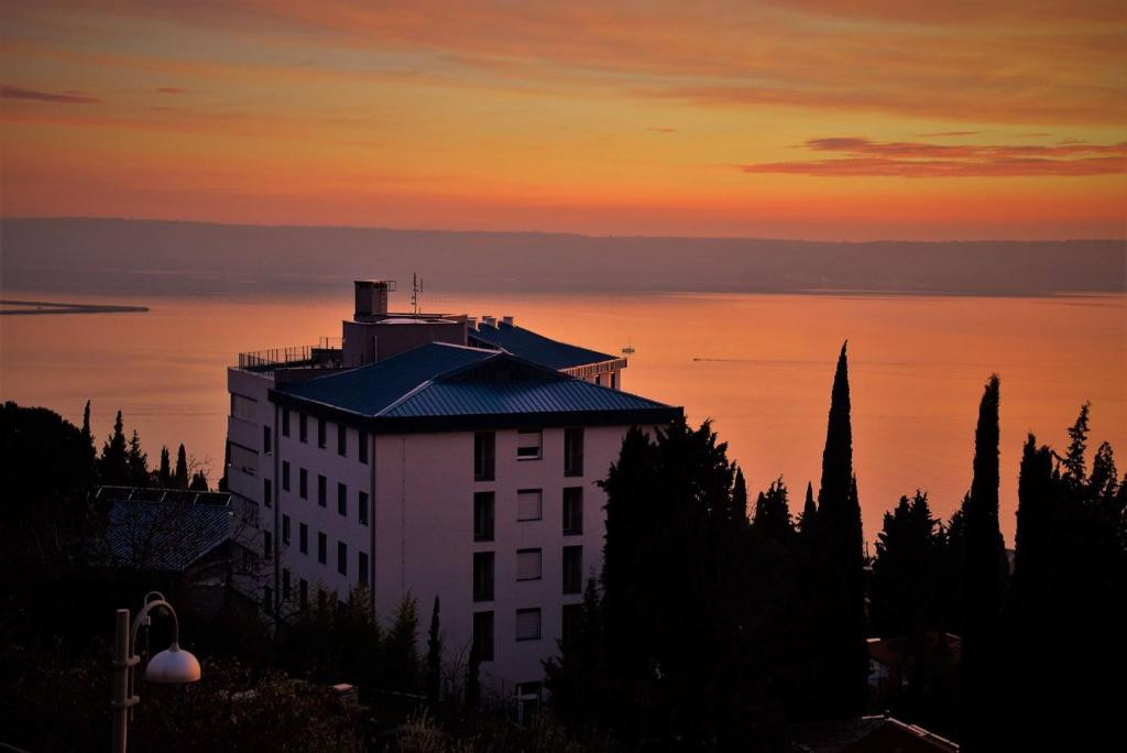 Slika sončni zahod pogled iz doma